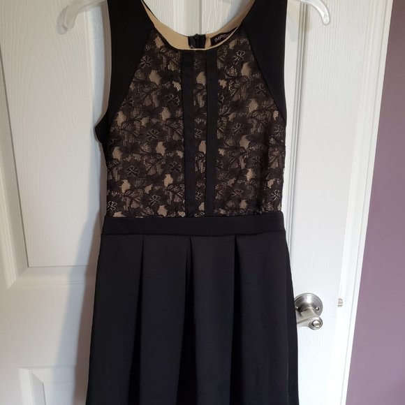 Dresses - Picture 3 of 5